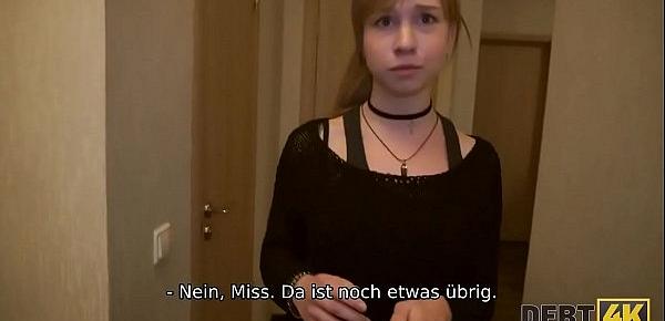 Debt4k. Das arme Mädchen Alice Klay liebt coole Gadgets und bezahlt mit Muschi